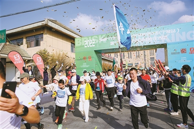 全國“行走大運河” 寧波五百多人健步走