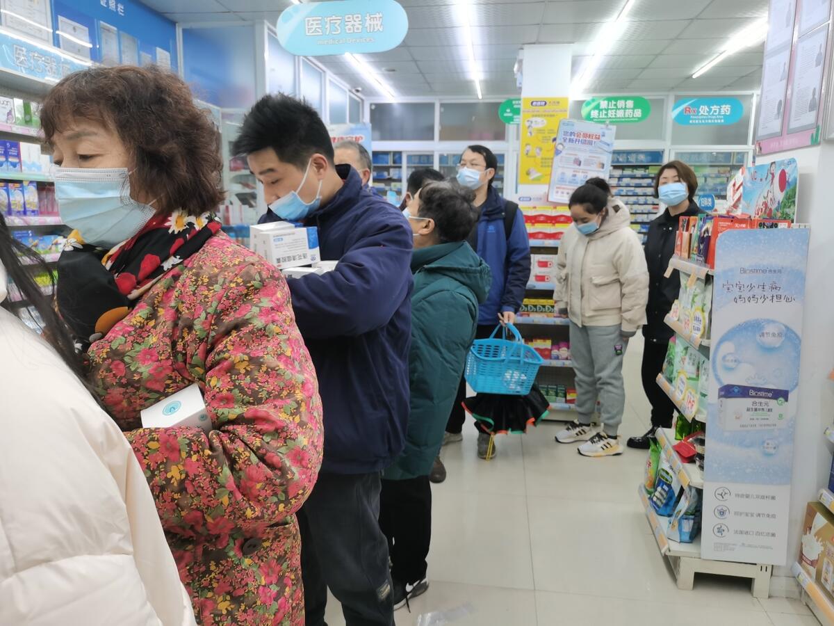 杭州藥店限量銷(xiāo)售連花清瘟 常用感冒藥充足