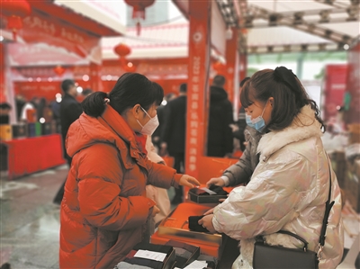 線(xiàn)上消費券　線(xiàn)下年貨節  “樂(lè )購蒼南”帶動(dòng)消費升溫
