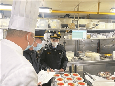 溫州酒店“年夜飯”可放心吃嗎？ 市場(chǎng)監管部門(mén)發(fā)布“紅黑榜”