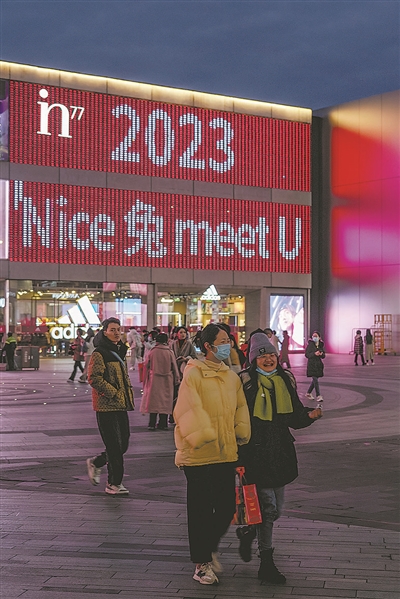 德壽宮“宮兔”火爆全網(wǎng)、西湖景區吉兔布偶賣(mài)出60萬(wàn)元…… 杭州文旅復蘇的煙火氣撲面而來(lái)