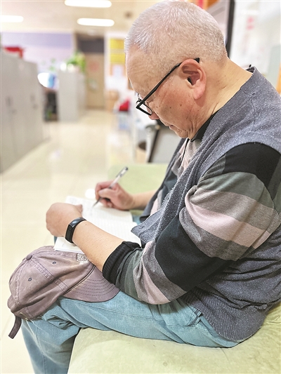 “每到春天 我都想在遙遠的民勤種下一棵梭梭” 截至3月12日下午，捐款已達20360元，可種梭梭29畝！