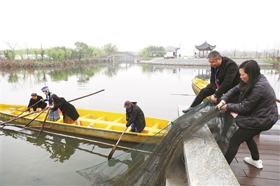 讓凈水長(cháng)流、青山更青 德清雷甸開(kāi)展“潔凈亞運 清河行動(dòng)”