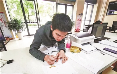 一直舍不得戴的項鏈丟了 民警“反向操作”尋失主