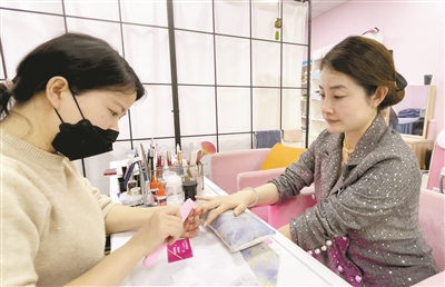 “她”總愿為美麗埋單 生意太好，這家小店打算裝修和招人了