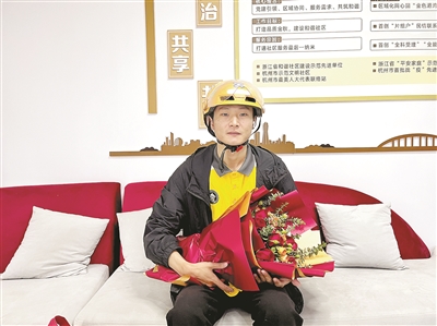 “凱旋紅騎士” 溫暖一座城