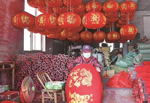 趕制燈籠 迎新年