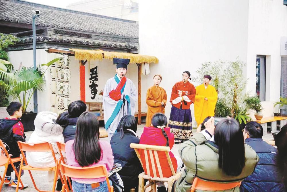 廟會(huì )熱鬧非凡，餐飲大排長(cháng)龍，景區人聲鼎沸……  3天元旦假期，越城釋放“消費炸彈”