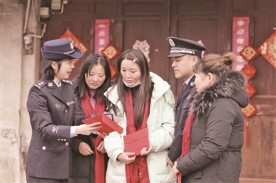鹿城公安 獻上人口服務(wù)“新春禮包”