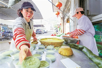 清明臨近 青團熱銷(xiāo)