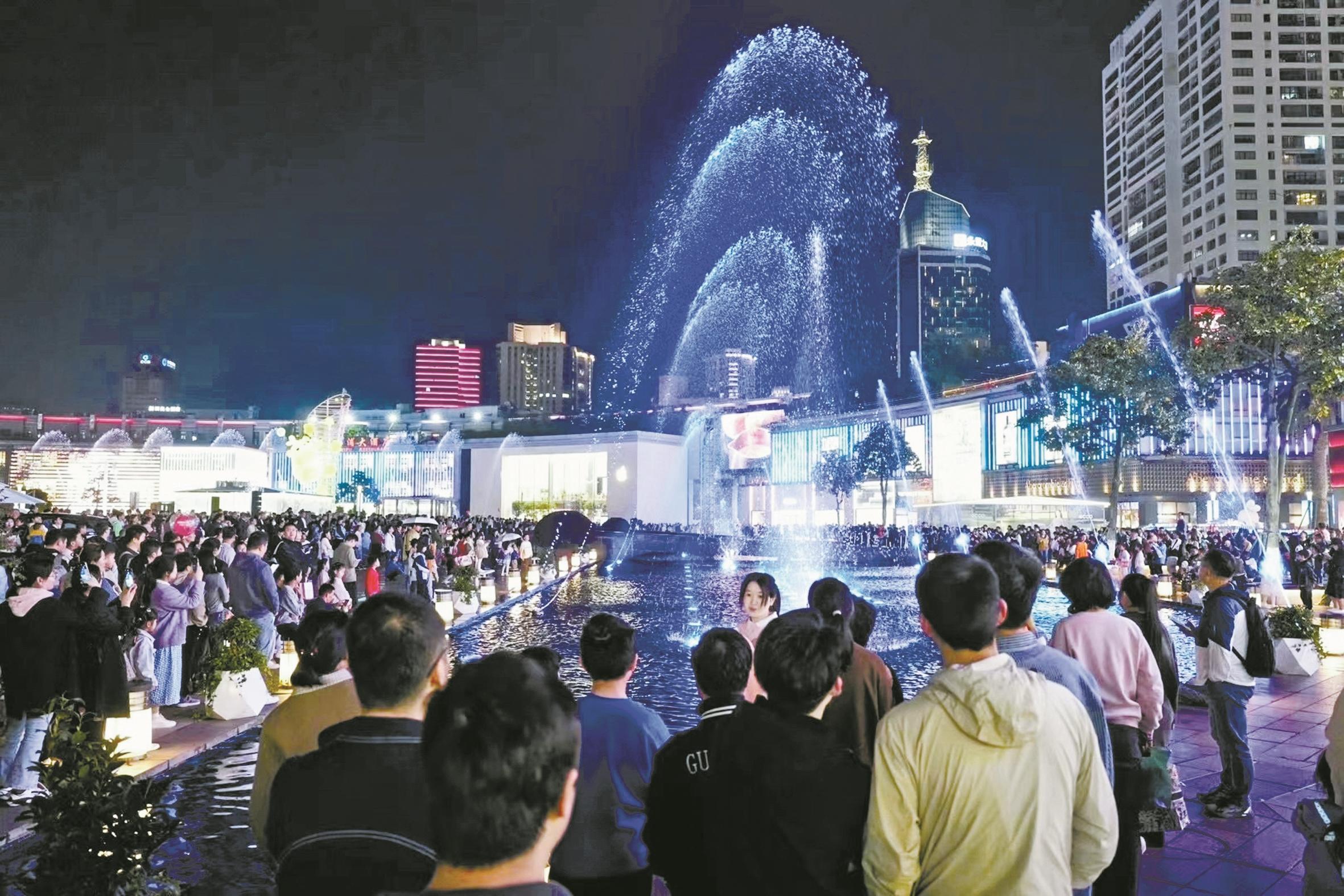 “五一”假期，50家商貿樣本企業(yè)實(shí)現銷(xiāo)售額5.71億元，同比增長(cháng)16.1% “煙火氣”升騰，寧波消費市場(chǎng)活力四射